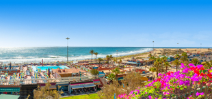 De kustlijn bij Playa del Ingles met verschillende hotels