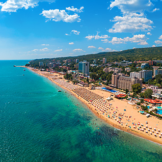 Uitzicht op Golden Sands Beach in Varna, Bulgarije