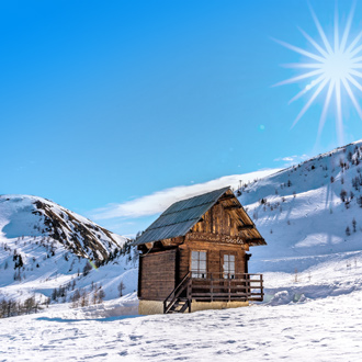 Houten huisje in de Franse Alpen 