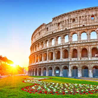 Het-Colosseum-bij-zonsopkomst-in-Rome-Italie
