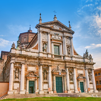Een kathedraal in Emilia Romagna, Italie