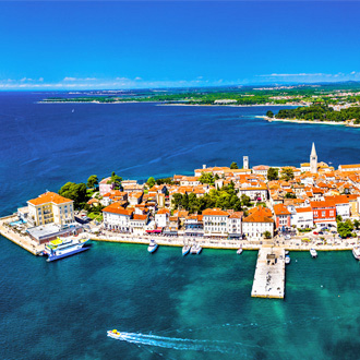 Luchtfoto van de oude stad Porec, Istrië, Kroatië 