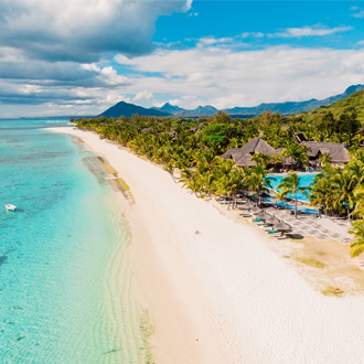 Prachtig strand met resort in Mauritius