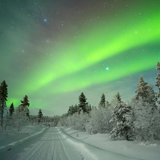 Winterlandschap met noorderlicht in Fins Lapland