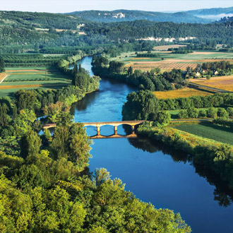 Historische brug over de Dordogne rivier Perigord