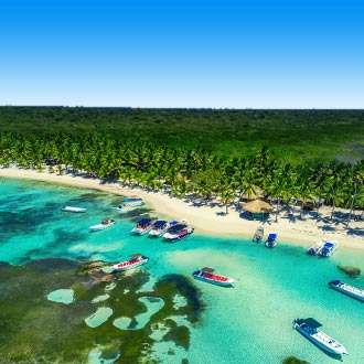 luchtfoto van tropical island beach in Punta Cana