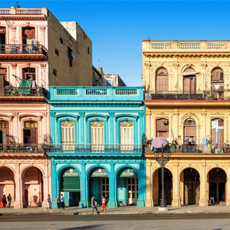 Traditionele kleurrijke gebouwen in Havana, Cuba