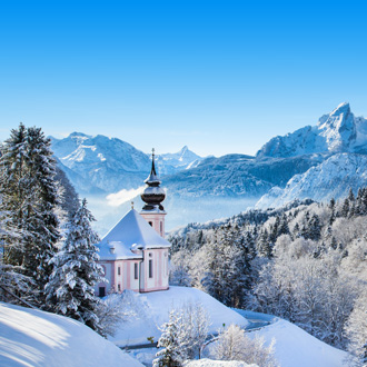Winterlandschap met sneeuw in de Beierse Alpen, Duitsland