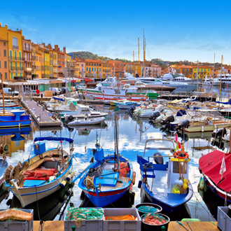 Kleurrijke haven van Saint-Tropez in Frankrijk