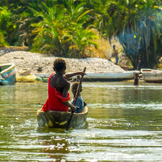 Kano op de Gambia rivier