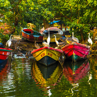 Bootjes in het water bij Negril, Jamaica