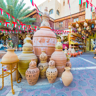 Keramiek potten op de Niswa souq in Oman
