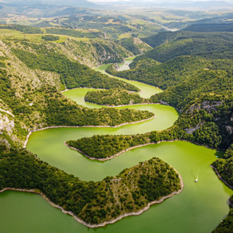 Drone foto van Uvac rivier in Servie