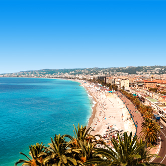 Kustlijn van het plaatsje Nice aan de Côte d’Azur