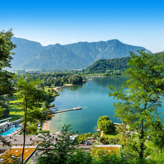 Prachtige natuurlijke meer van Trentino, Italie