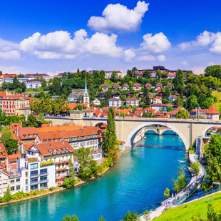 Kanaal met brug van Bern Zwitserland