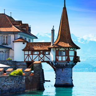 Kasteel in Thun See nabij Bern Zwitserland