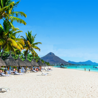 Flic en Flac strand met palmbomen in Mauritius