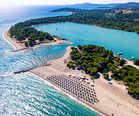 <p>Luchtfoto van Glarokavos Beach</p>