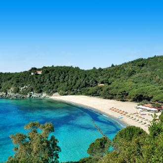 Het strand van Marina di Campo op het eiland Elba