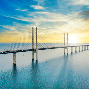 Uitzicht over de brug tussen Denemarken en Zweden