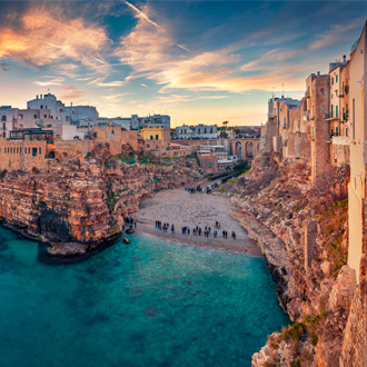 Spectaculair zicht op Polignano a Mare town, Puglia, Italy