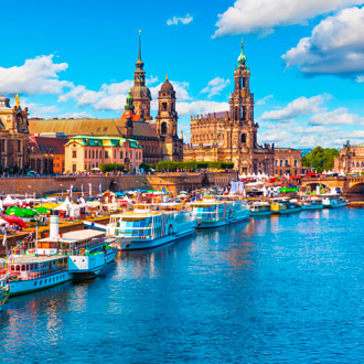 Oude binnenstad met de rivier de Elbe in Dresden