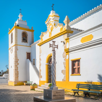 Een kerk in Alvor in de Algarve, Portugal