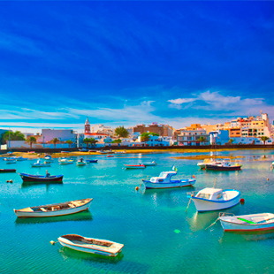 Vissersboten aan de haven van Arrecife, Lanzarote, een Canarisch eiland van Spanje