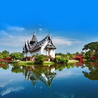 Sanphet Prasat Palace met water en bomen Bangkok