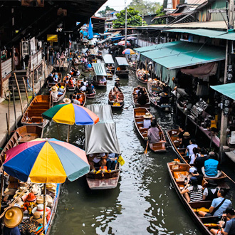 Floating market, drijvende markt in Bangkok Thailand