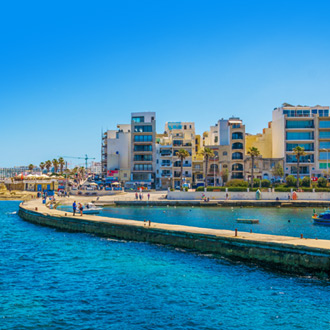 Malta Bugibba uitzicht op het strand en de pier