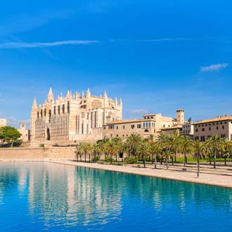 Kathedraal met blauw water Palma de Mallorca