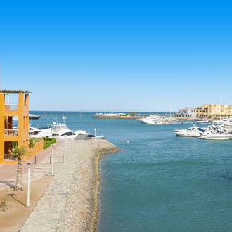 Jachthaven met boten bij El Gouna bij Egypte