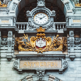 Klok op het centraal station in Antwerpen