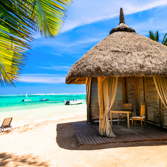 Massagehutje op het strand op het eiland Mauritius