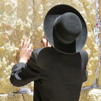 Orthodoxe jood bij de klaagmuur in Jeruzalem, Israël