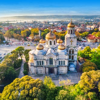 Luchtfoto van de Kathedraal in Varna