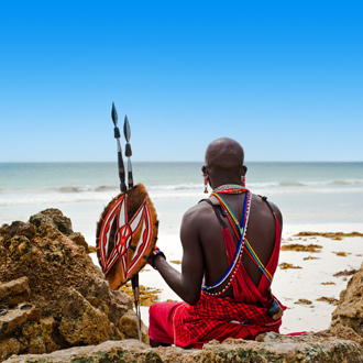 Masai krijger op Diani Beach in Kenia