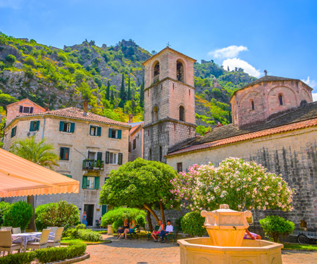 <p>Straatjes in Kotor, Montenegro</p>