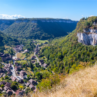 Baume les messieurs, dorpje met de canyon van Jura