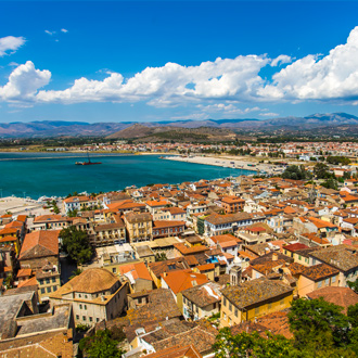 Uitzicht over de stad Nafplio in Peloponnesos