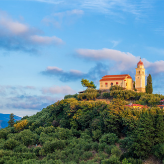 Agios Nicolaos kerk op de top van een heuvel op Zakynthos, Griekenland