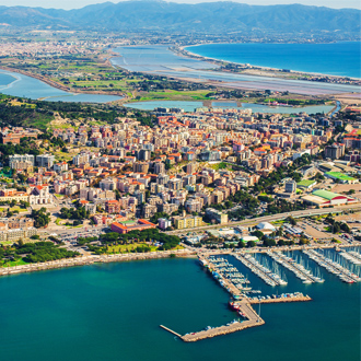 Luchtfoto van de stad Cagliari in Sardinië, Italië