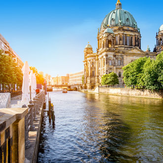 Dom kathedraal en rivier in Berlijn