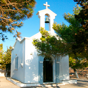 Kerkje in het centrum van Agia Pelagia