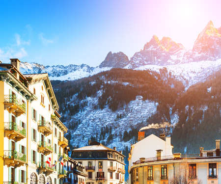 <p>uitzicht op de bergen vanuit Chamonix</p>