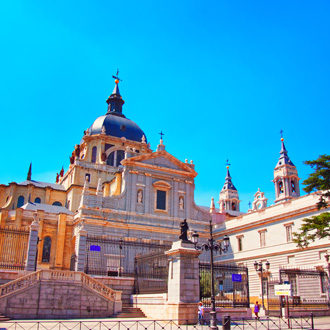 Het Almudena kathedraal in Madrid, Spanje