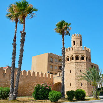 Zijkant-van-de-RIbat-in-Monastir-Tunesie