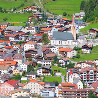 Prachtig-uitzicht-op-het-dorp-Nauders-Tirol-Oostenrijk